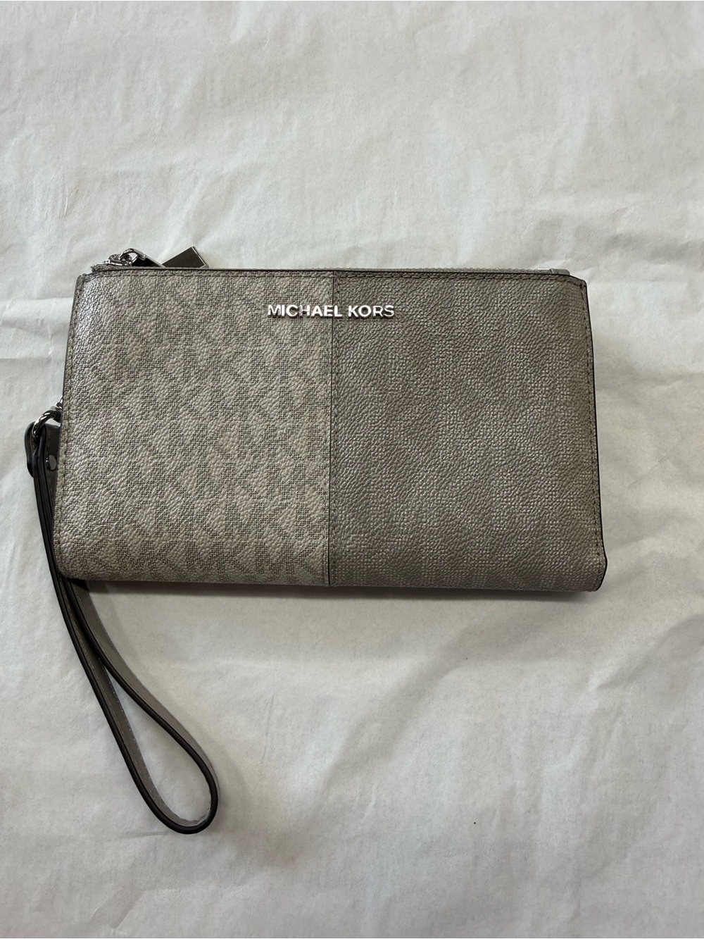 Michael Kors Jet Set Travel Double Zip Wristlet MK Signature Gray Like New